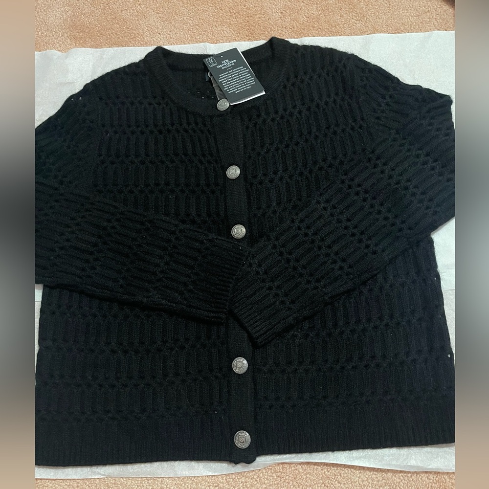 Bloomingdales’s Cashmere 2ply beautiful and very soft - Picture 2 of 16